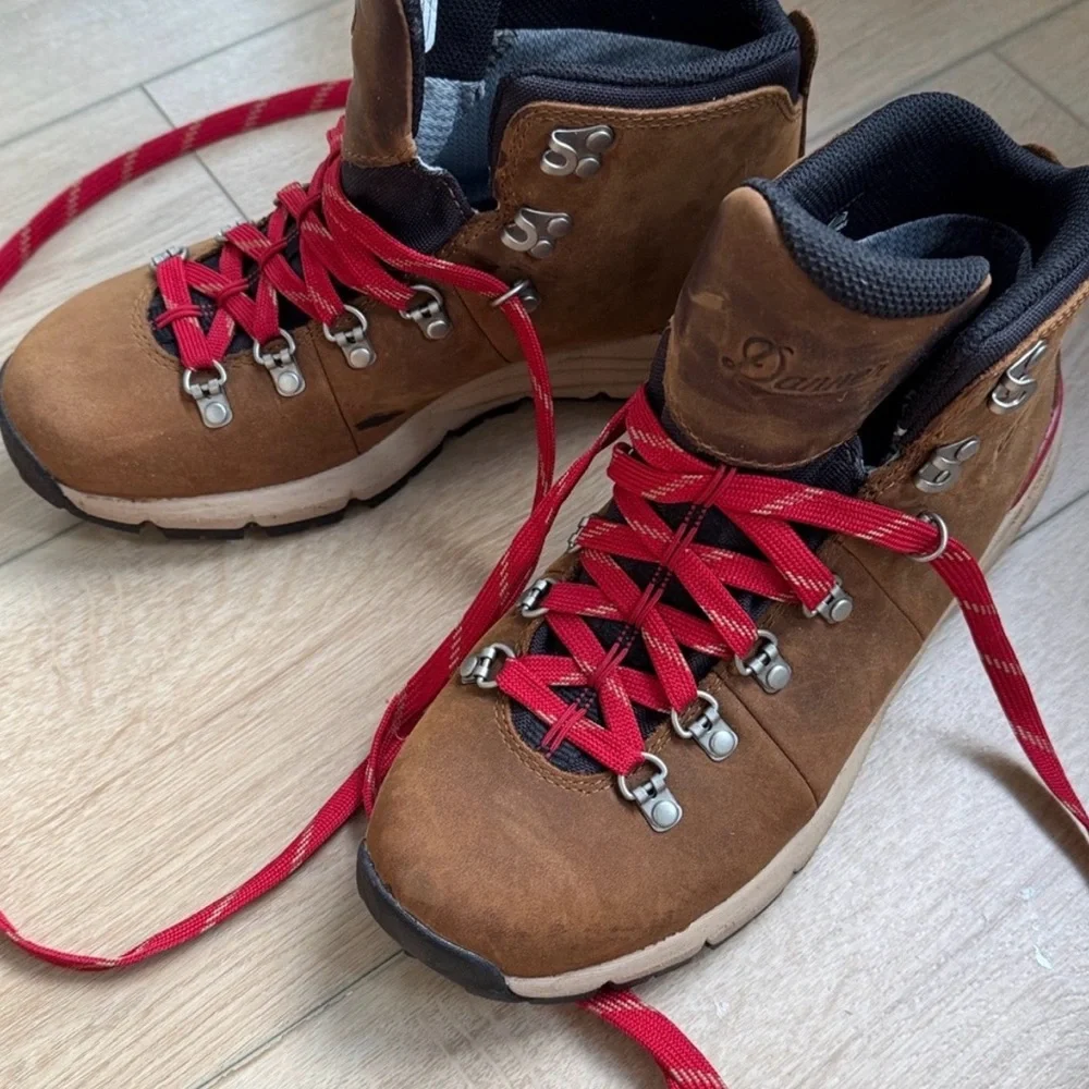 Danner women’s hiking boots - Picture 5 of 6